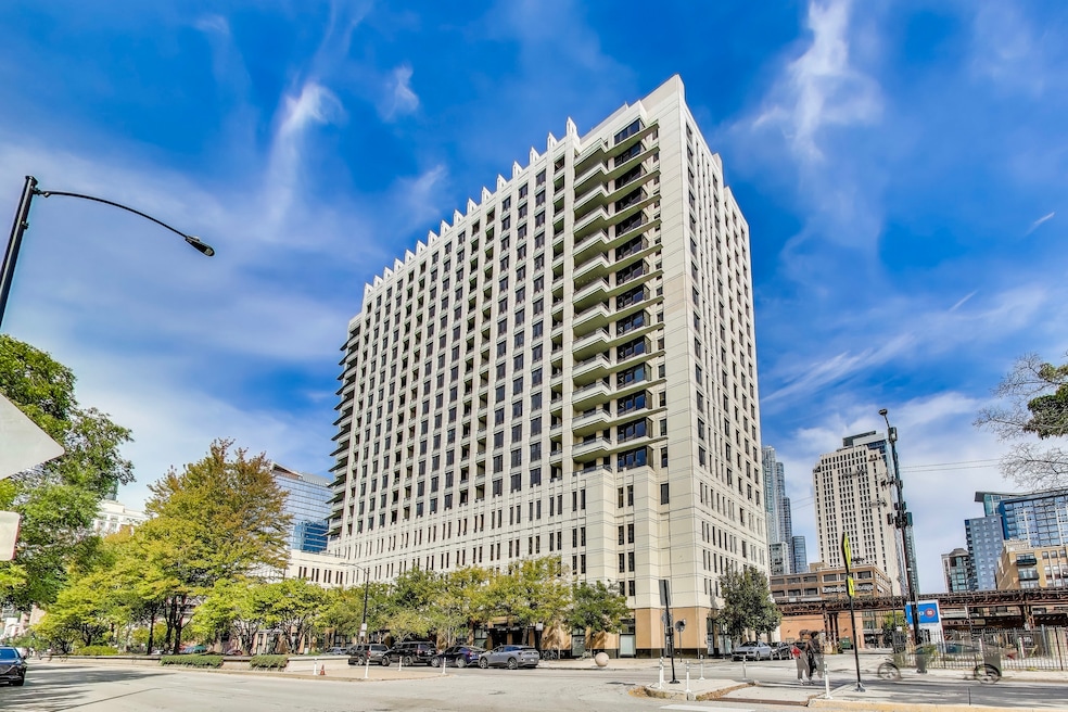 Vision on State unit 917, Chicago, IL 60605 - photo 1