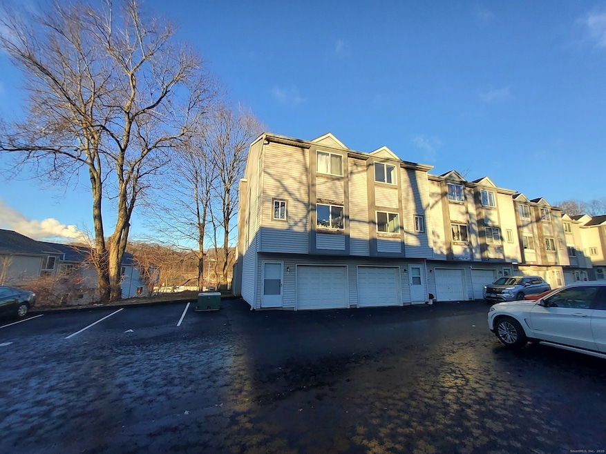 35 Pearl Lake Rd unit B, Waterbury, CT 06706 - photo 1