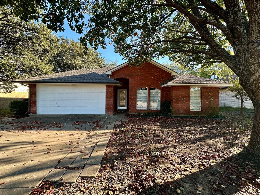 205 N Meadowview Dr, Waxahachie, TX 75165 - photo 1