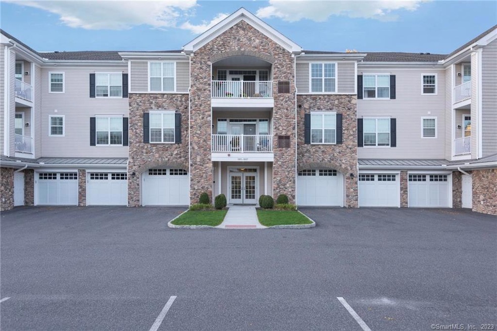 1036 Brookside Ct unit 1036, Newtown, CT 06470 - photo 1