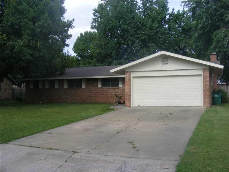 811 Holiman St, Springdale, AR 72762 - photo 1