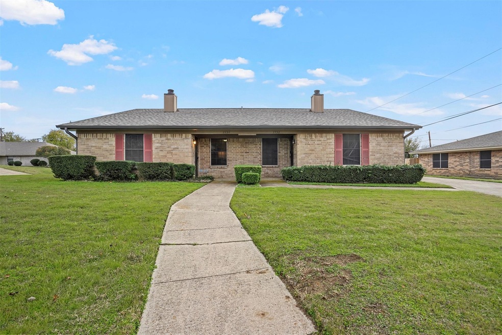 7734 Jamie Renee Ln, North Richland Hills, TX 76182 - photo 1