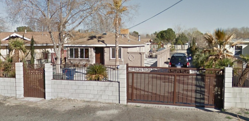 18 th st West Front yard