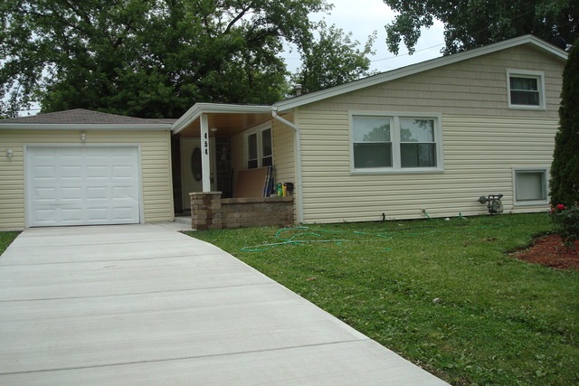 454 Tulsa Ave, Carpentersville, IL 60110 - photo 1