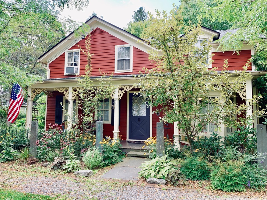 110 W Ann St, Milford, PA 18337 - photo 1