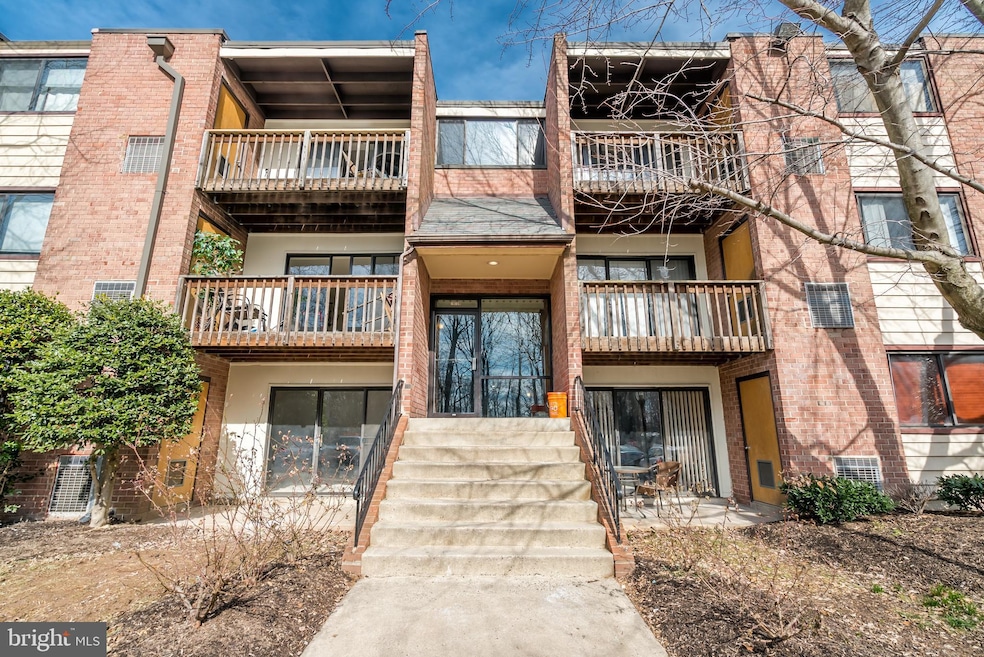 10720 West Dr unit 103, Fairfax, VA 22030 - photo 1