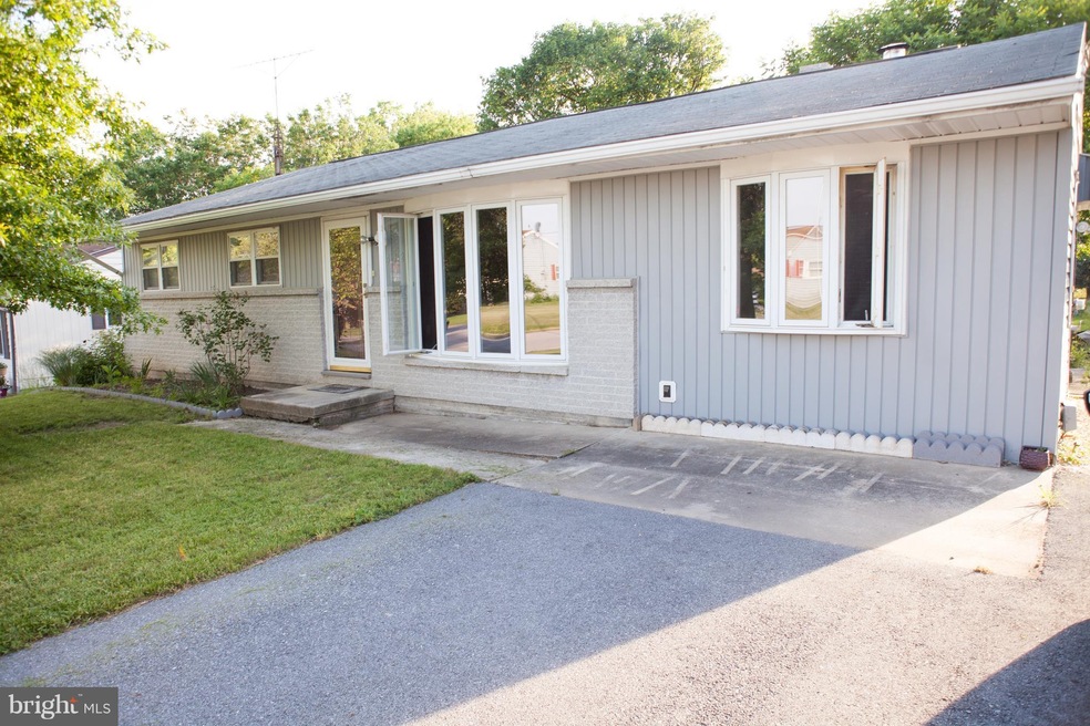 3412 Westview Cir, Greencastle, PA 17225 - photo 1