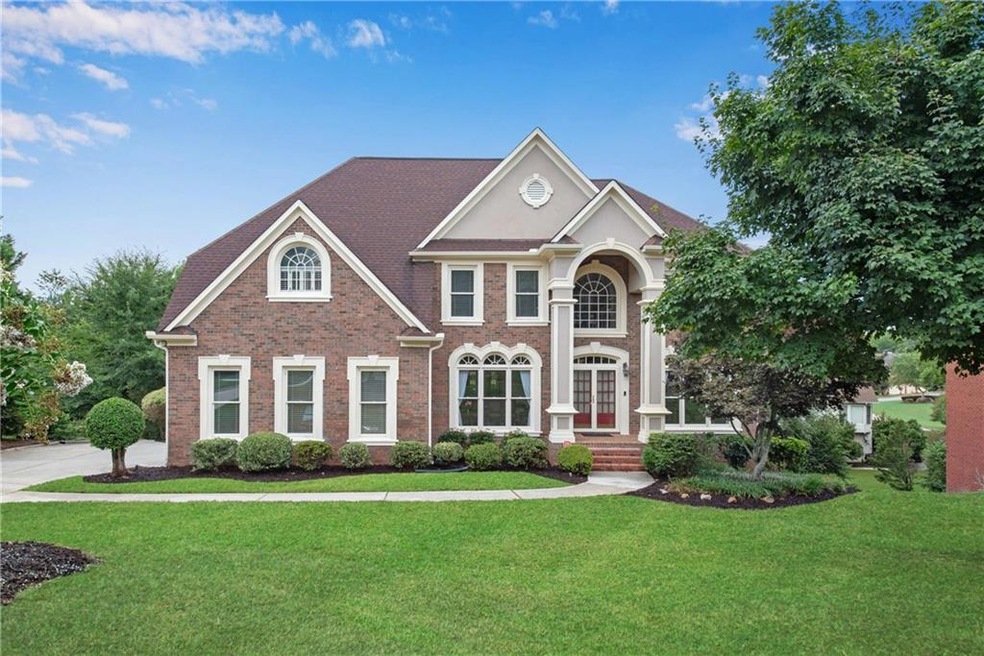 View of front of house featuring a front lawn