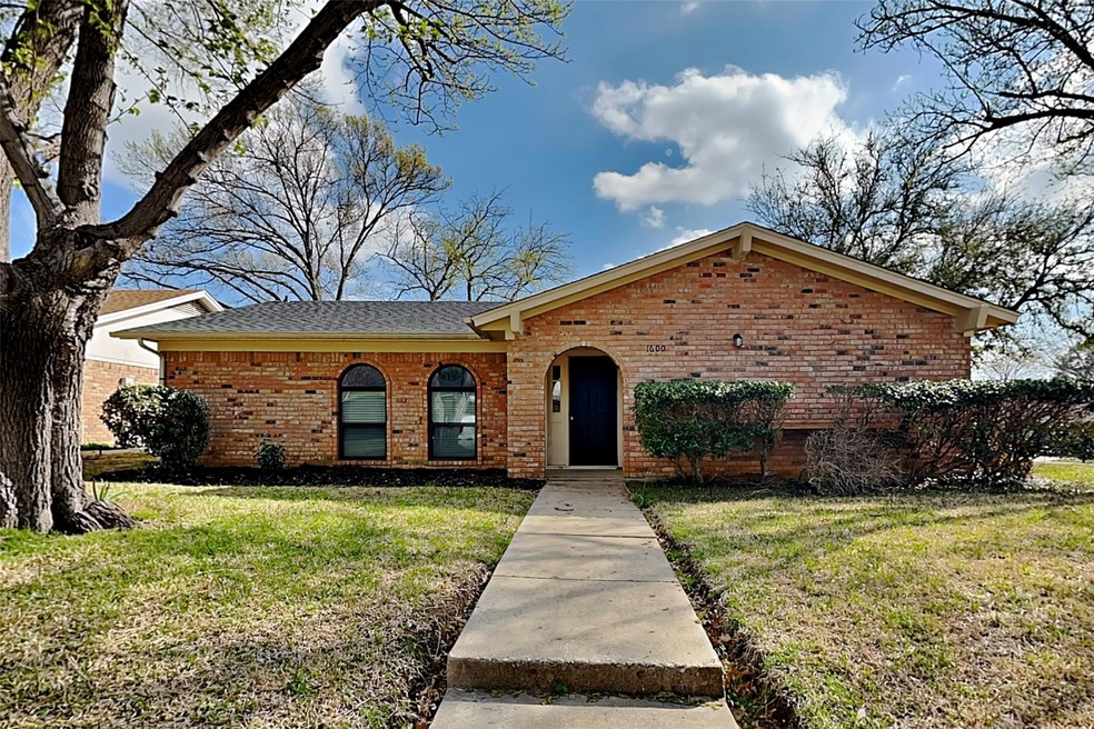 1600 Trinity Ct, Bedford, TX 76022 - photo 1