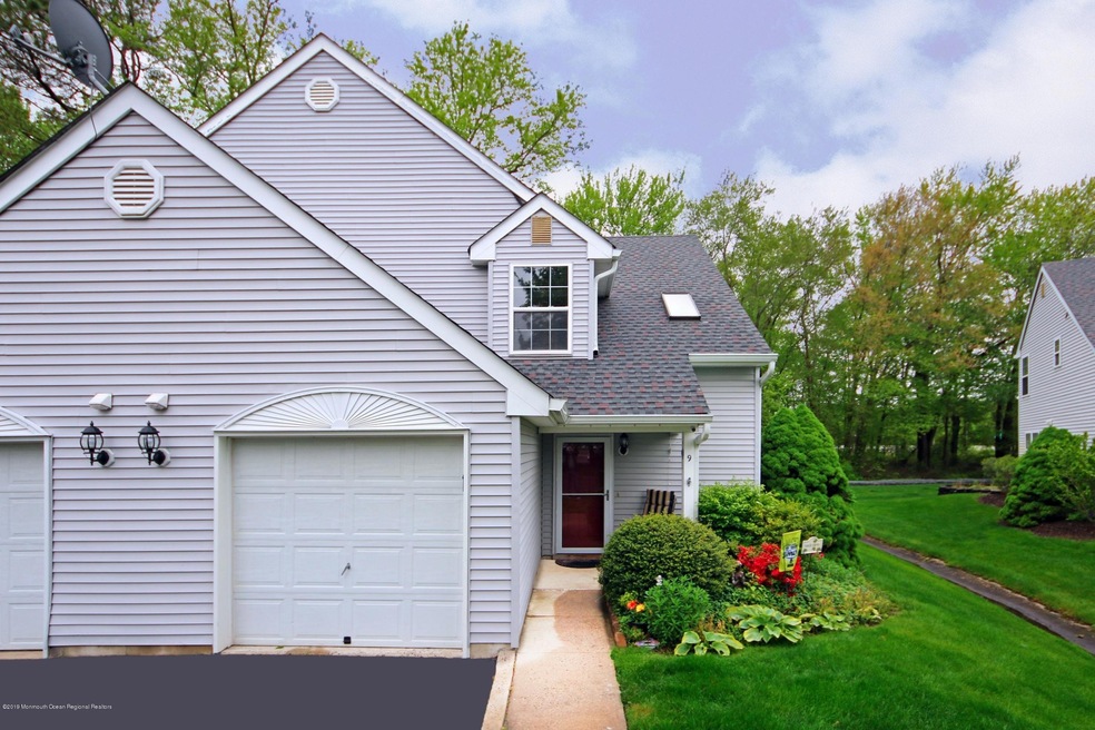 9 Commons Dr