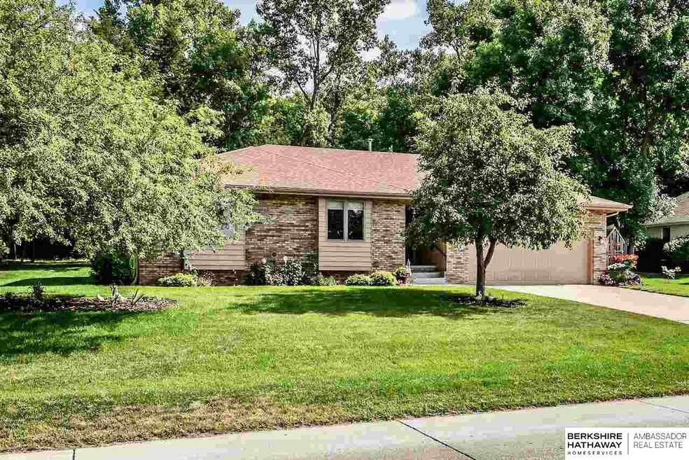 8406 Molokai Dr, Papillion, NE 68046 - photo 1