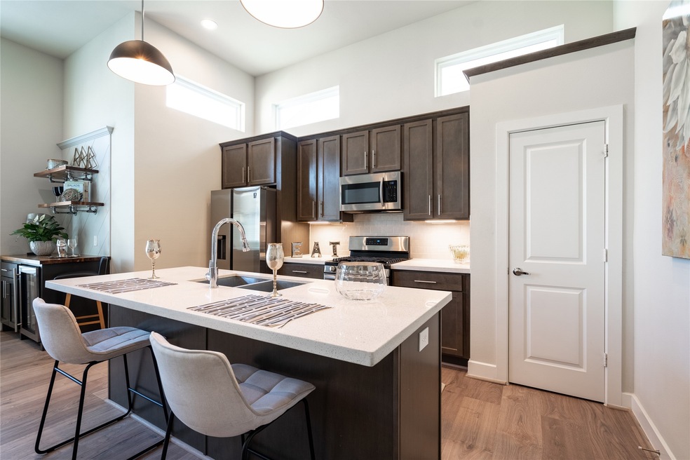 129 Knightsbridge Park Ln, Houston, TX 77018 - photo 1