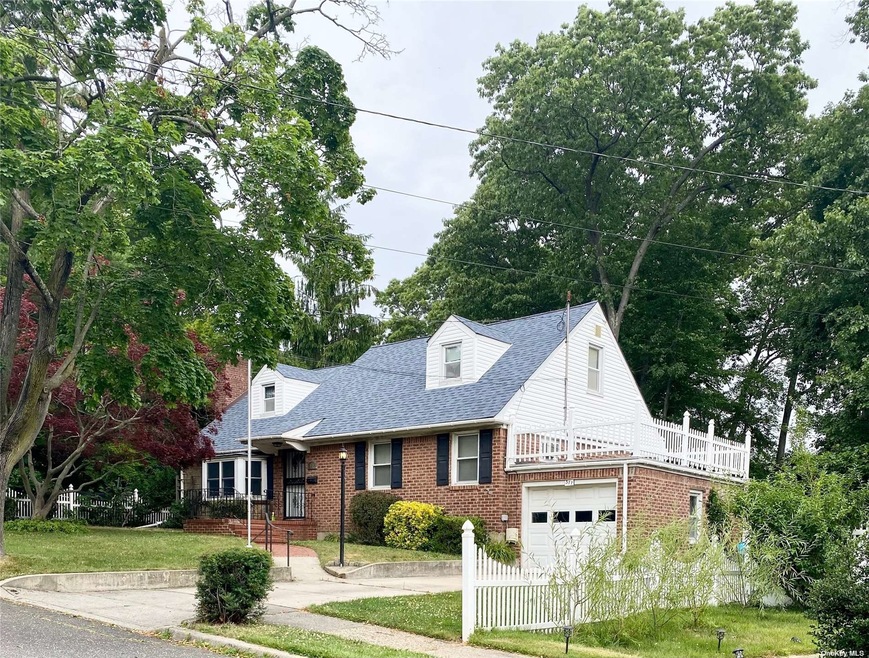 377 Elm St, West Hempstead, NY 11552 - photo 1