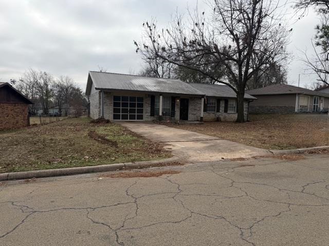 811 Parkview Dr, Cushing, OK 74023 - photo 1