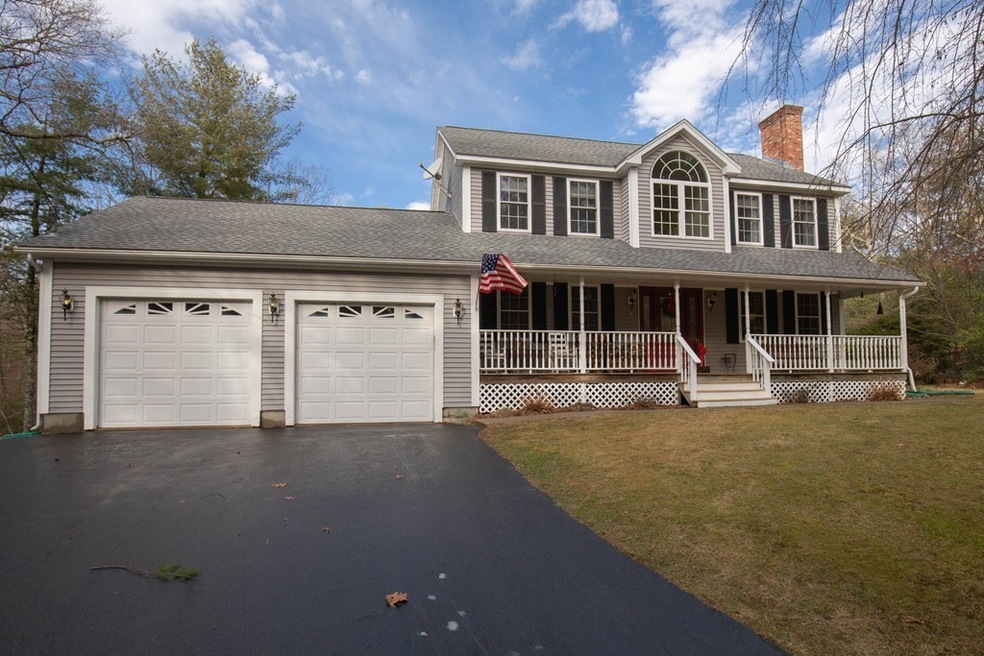 27 Walnut St, Douglas, MA 01516 - photo 1
