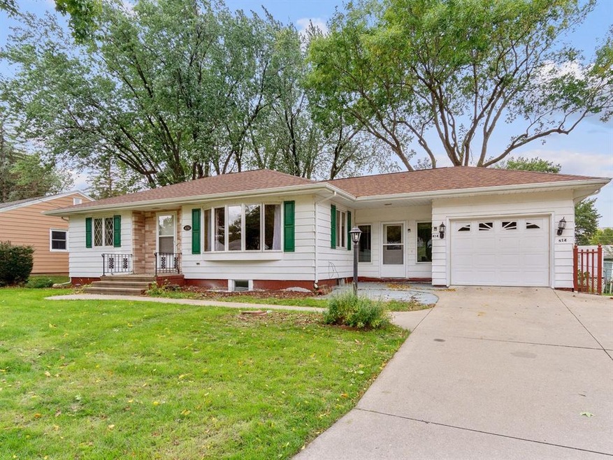 414 21st St NW, Cedar Rapids, IA 52405 - photo 1