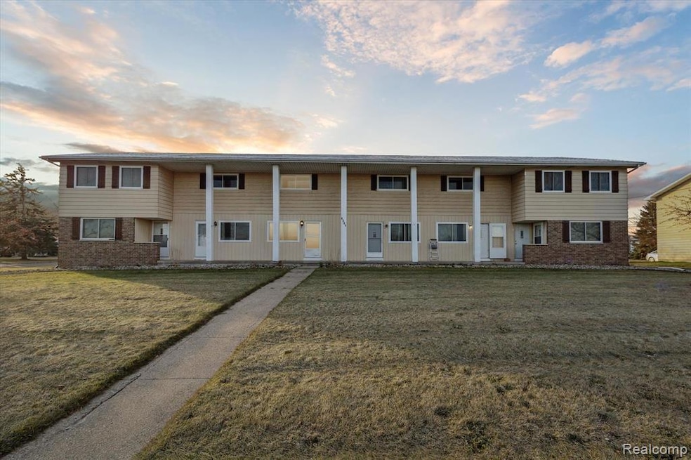 6301 Frank N Dot Ct, Lansing, MI 48917 - photo 1