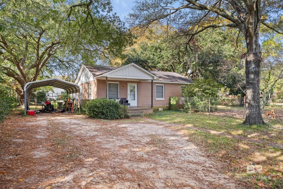 1605 Mcmillan Ave, Bay Minette, AL 36507 - photo 1