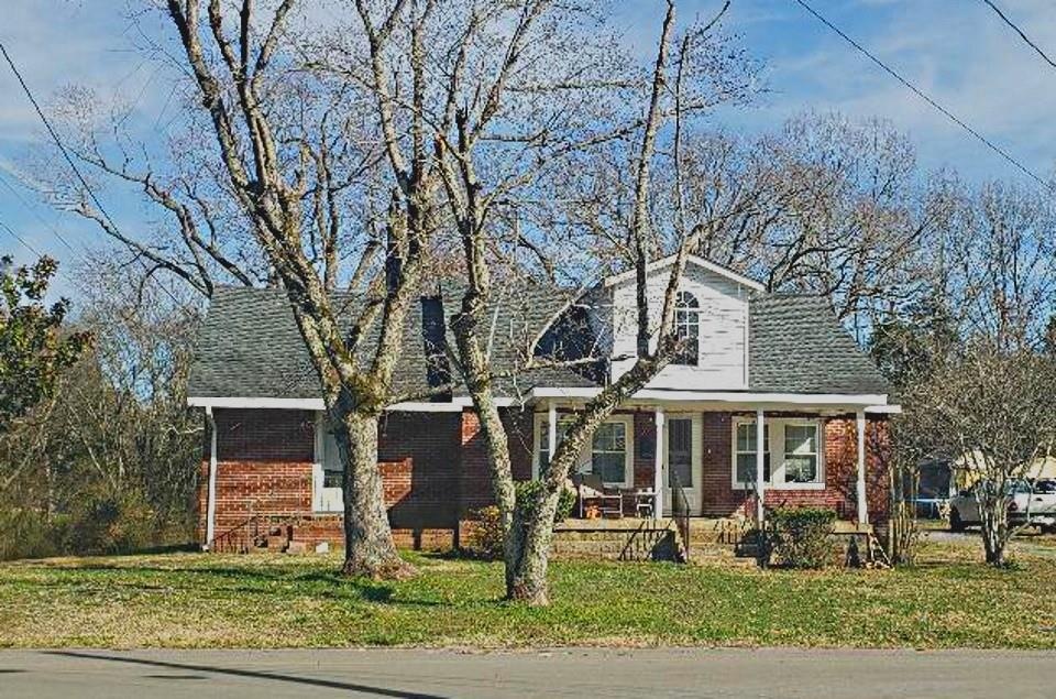 310 Shelby Cir, Shelbyville, TN 37160 - photo 1