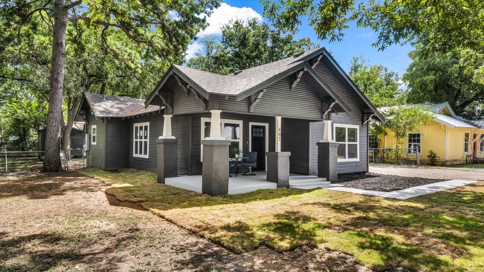 407 Poindexter Ave, Cleburne, TX 76033 - photo 1