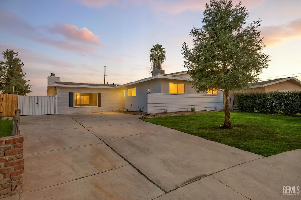 2316 Vicki Ln, Bakersfield, CA 93308 - photo 1