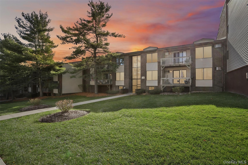 262 Country Club Ln unit 262, Pomona, NY 10970 - photo 1