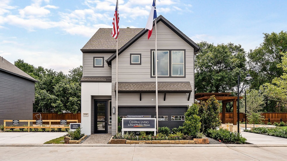 5204 Crim Hill Dr, Houston, TX 77091 - photo 1