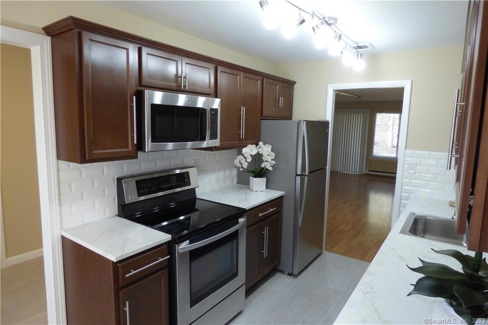 10 Margo Ct unit 10, Cromwell, CT 06416 - photo 1