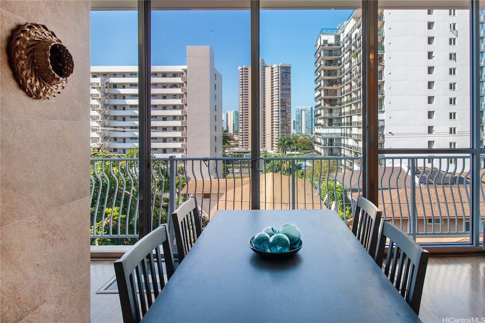 Located in a well-maintained boutique building, th