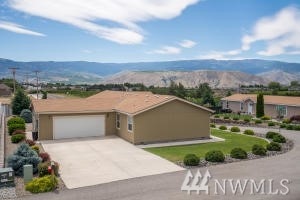 1023 N Nile Ave, East Wenatchee, WA 98802 - photo 1