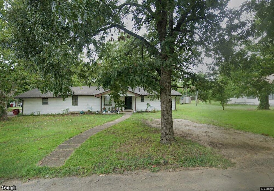 512 E Bluff St, Hugo, OK 74743 - photo 1