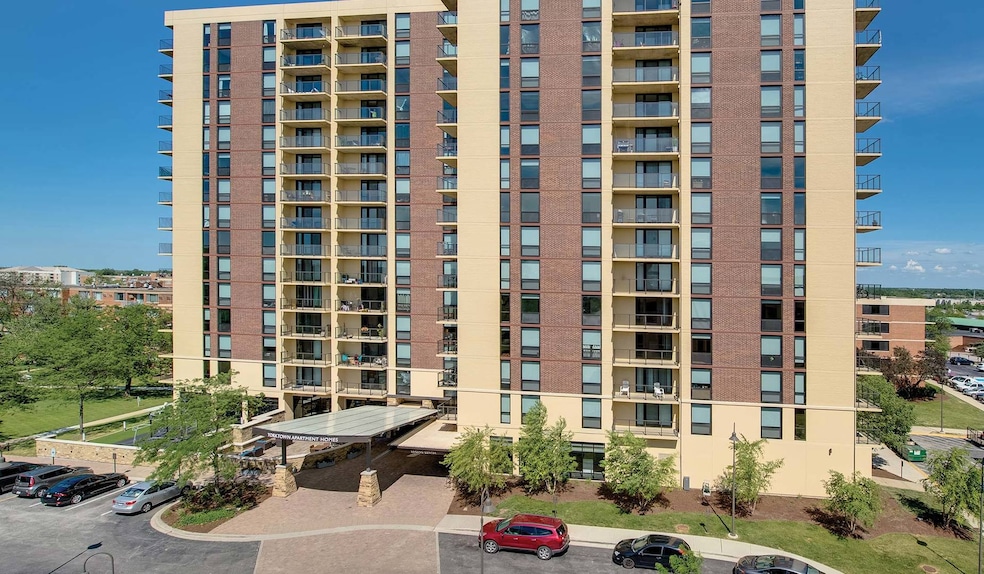 2233 S Highland Ave unit H0605, Lombard, IL 60148 - photo 1