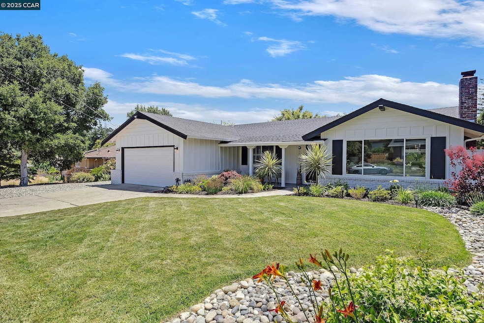 Sold $1,525,000 • Co-Listing Agent