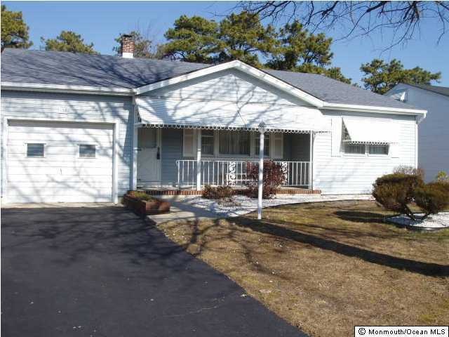 138 Castleton Dr, Toms River, NJ 08757 - photo 1