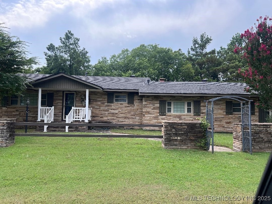 203 NE H St, Stigler, OK 74462 - photo 1