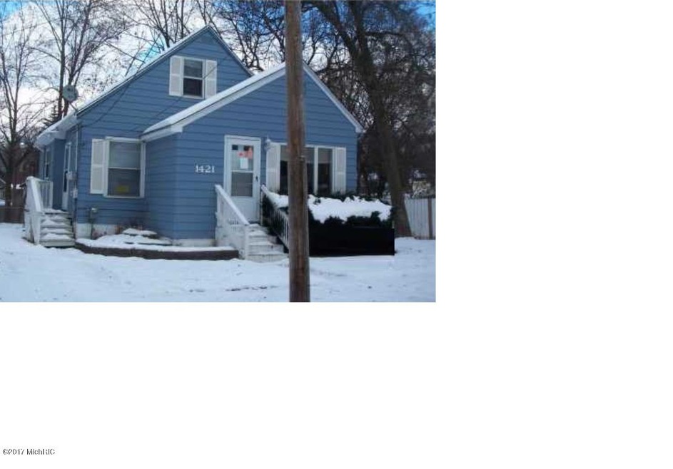 1022 Comfort St, Lansing, MI 48915 - photo 1