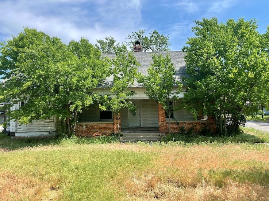 302 S Lane St, Decatur, TX 76234 - photo 1