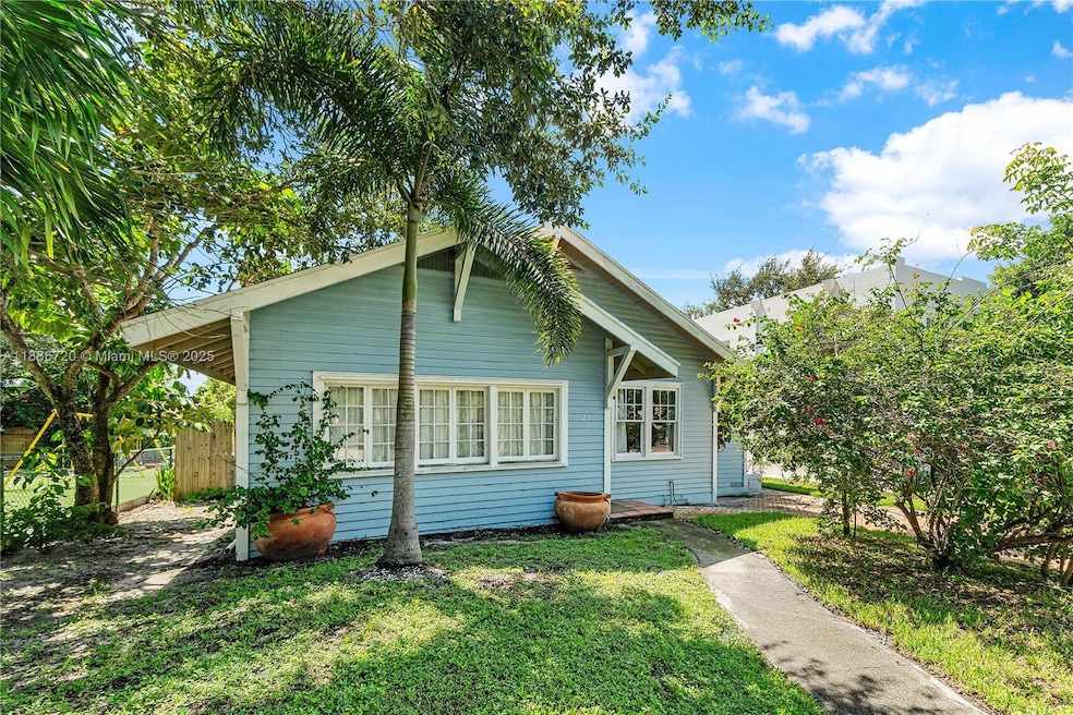 728 Newark St, West Palm Beach, FL 33401 - photo 1