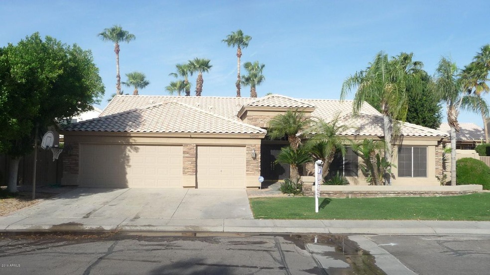 Great Curb Appeal  !