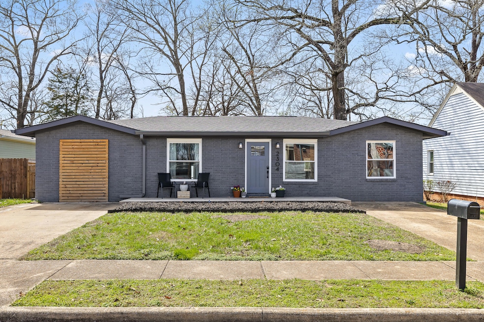 2304 E 4th St, Chattanooga, TN 37404 - photo 1