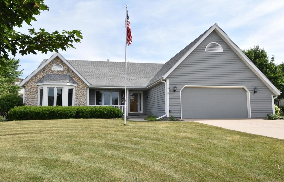 N65W13624 Cobblestone Ct, Menomonee Falls, WI 53051 - photo 1