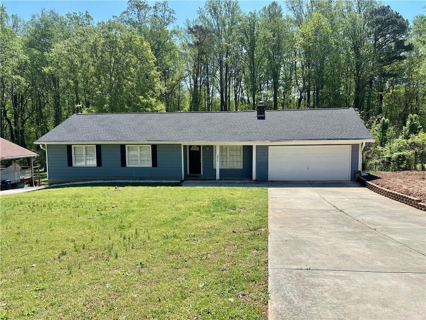 Ranch-style home with driveway, covered porch, an 