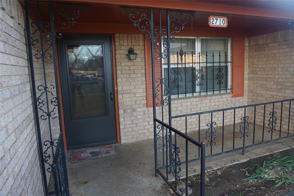 2710 W Walker St, Denison, TX 75020 - photo 1