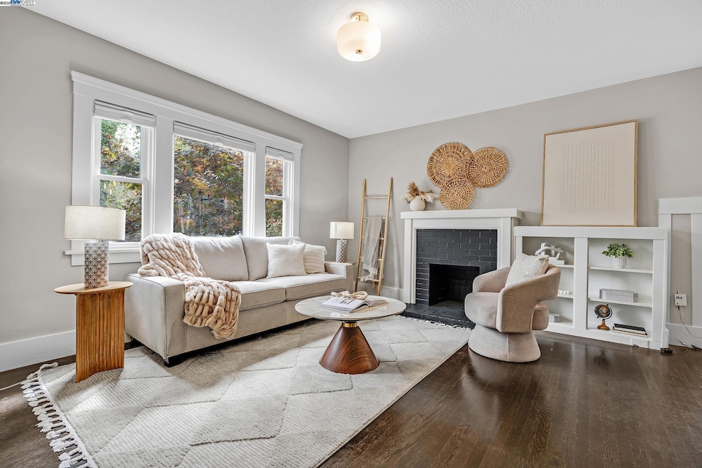 For Sale $825,000 • Co-Listing Agent