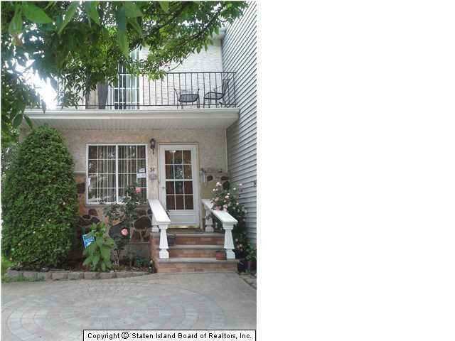54 Studio Ln, Staten Island, NY 10304 - photo 1