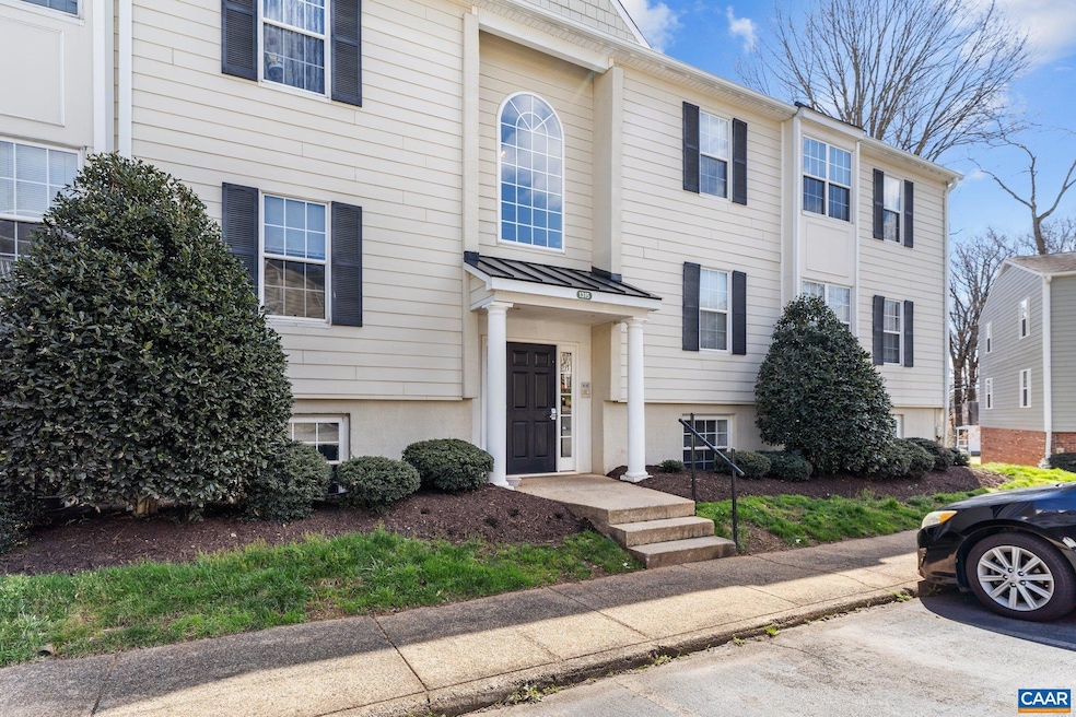 1315 Villa Way unit C, Charlottesville, VA 22903 - photo 1