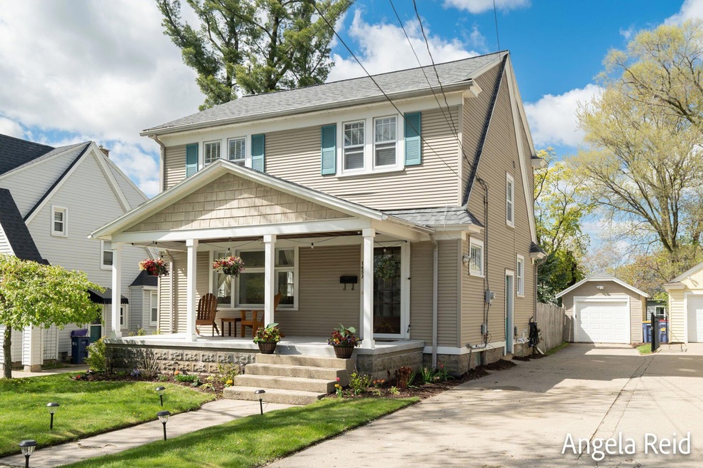 1-web-or-mls-1453-johnston-st-se