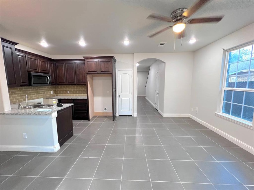 102 Robbins St unit C, Cleburne, TX 76031 - photo 1