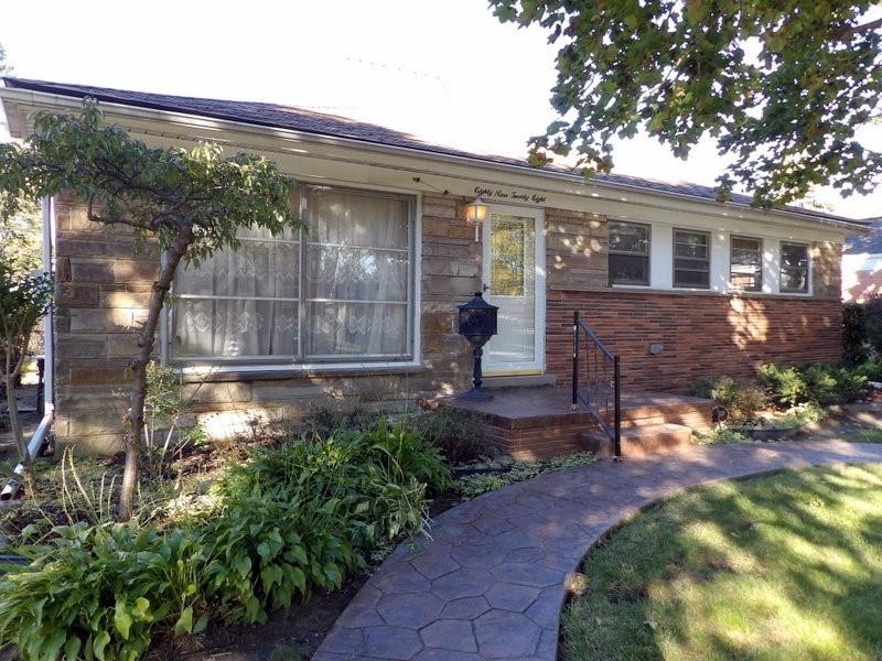 Excellent Allen Park location-short walk to school