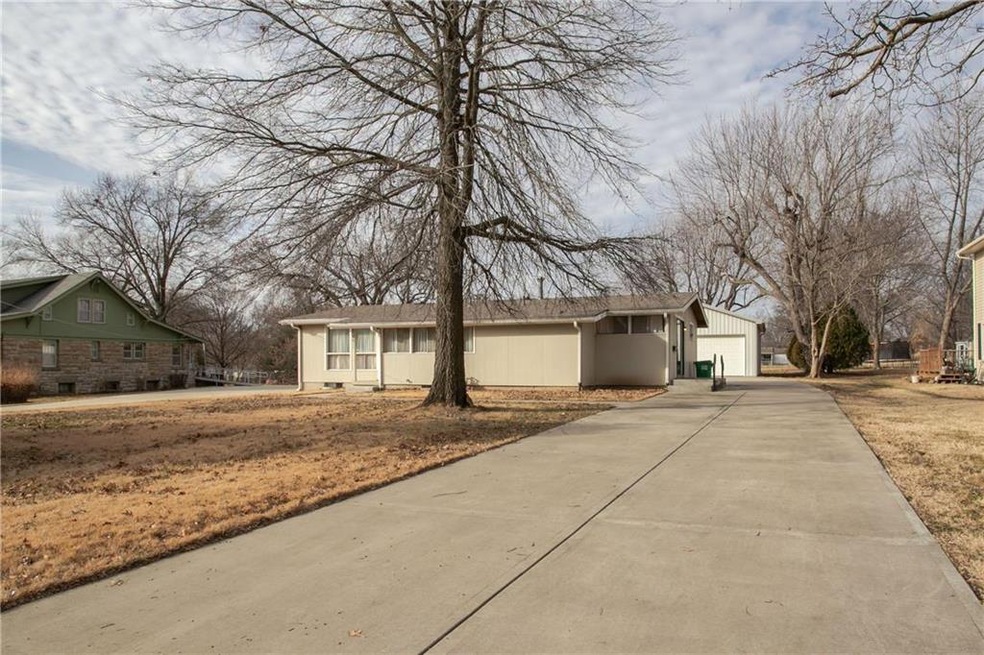 5322 Halsey St, Shawnee, KS 66216 - photo 1